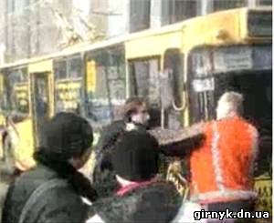 водитель троллейбуса избил пассажира